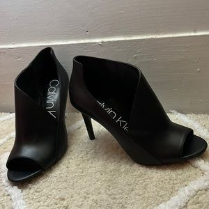Calvin Klein Booties 7.5